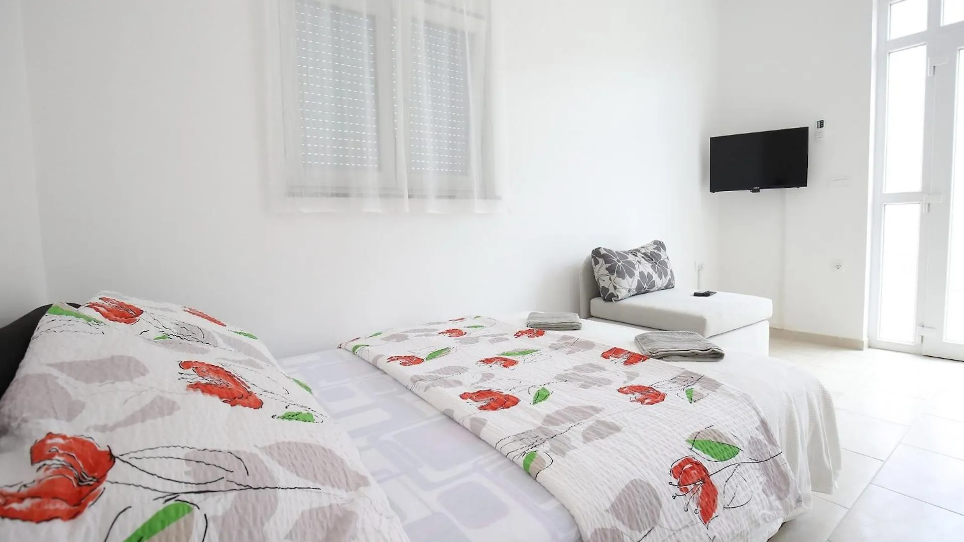 Apartments Kapetan - Two Bedroom Apartment With Terrace Sukošan 0*,