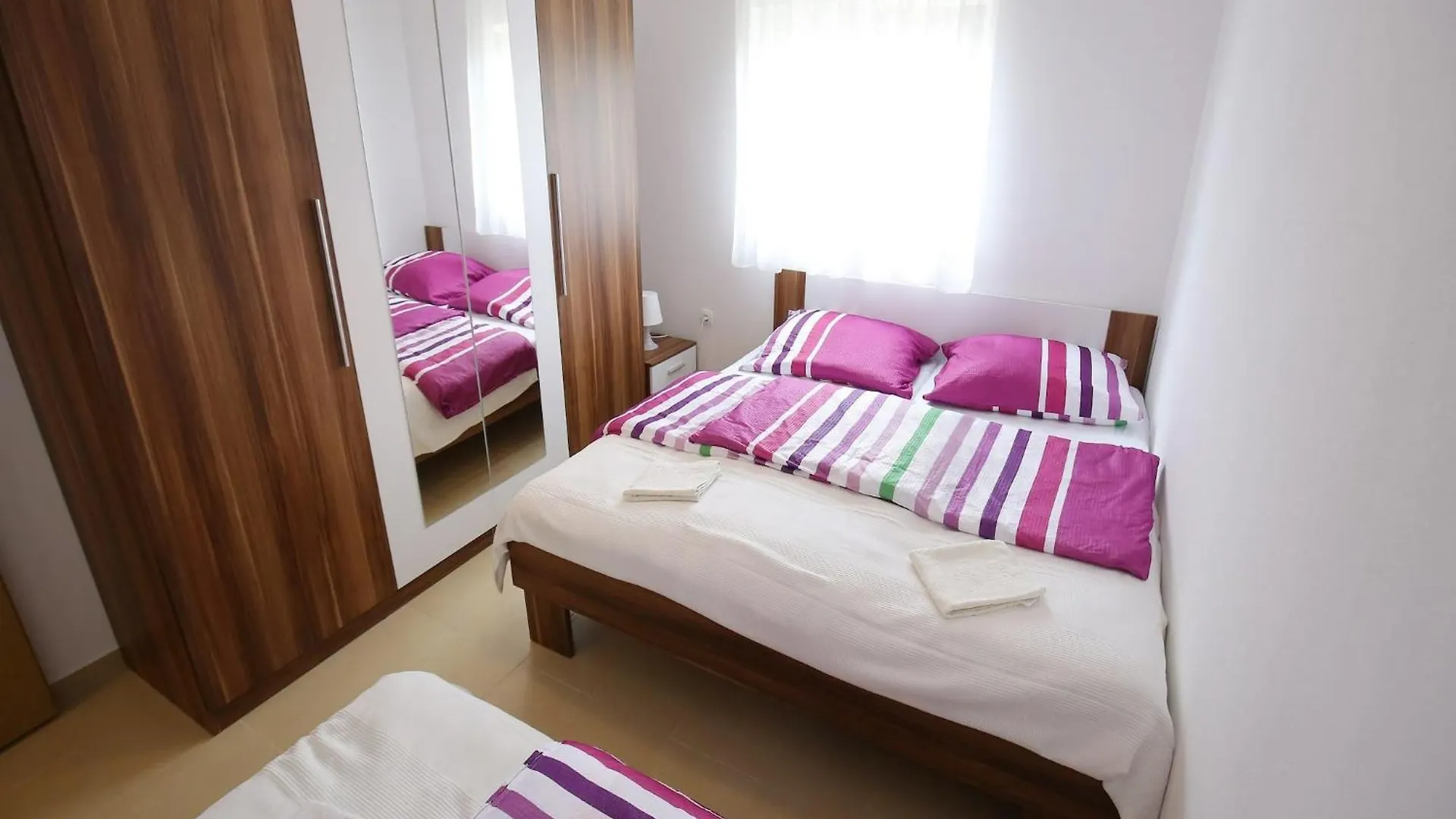 Apartments Kapetan - Two Bedroom Apartment With Terrace Sukošan