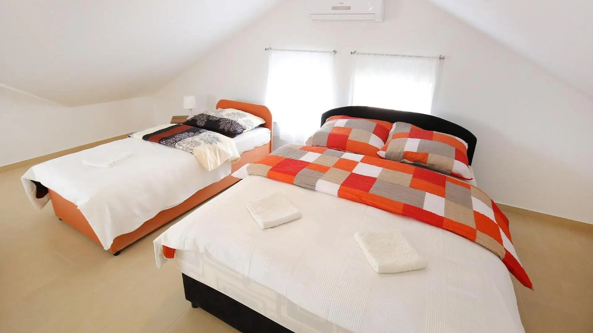 Apartments Kapetan - Two Bedroom Apartment With Terrace Sukošan 0*,