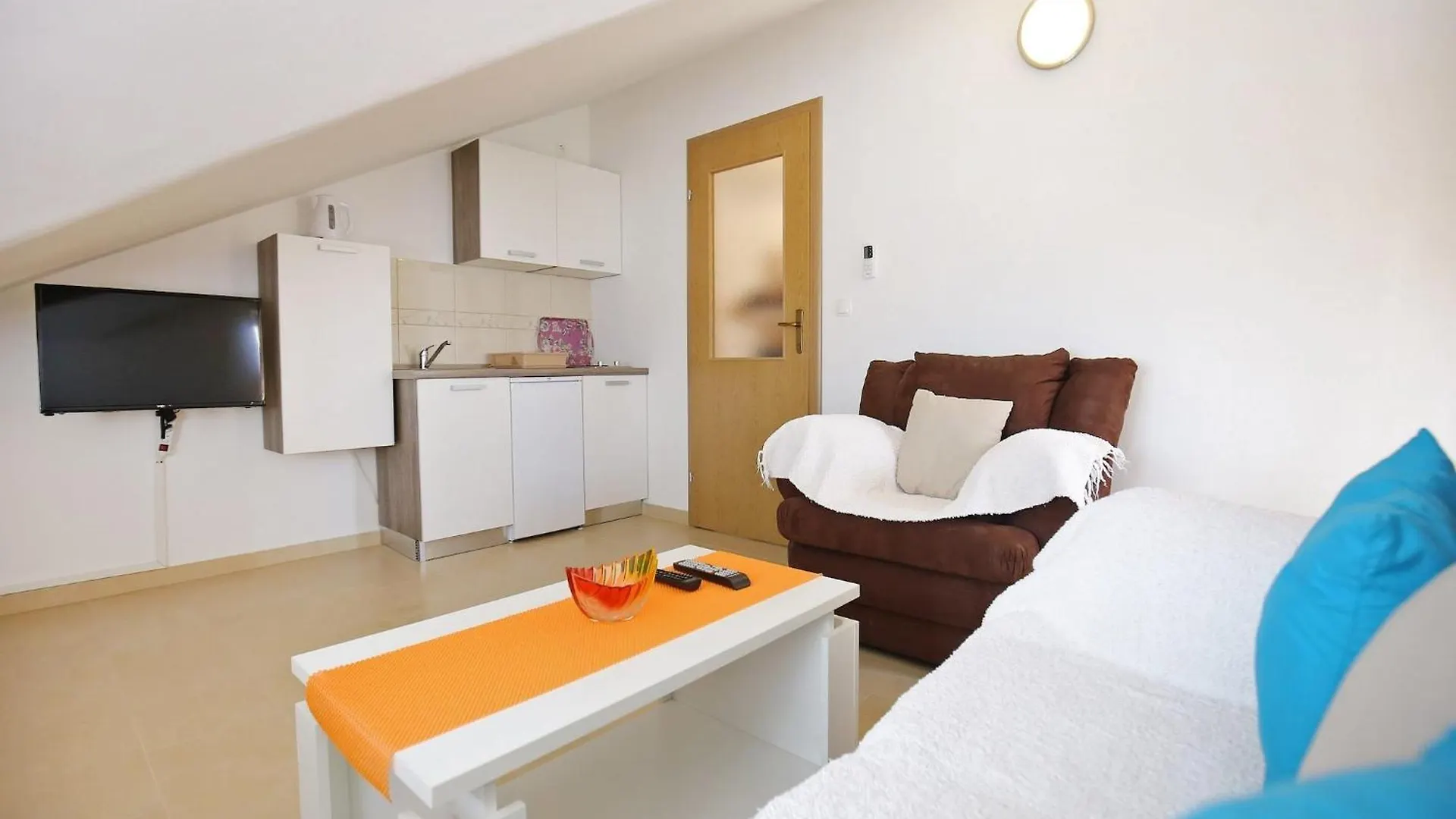 Apartments Kapetan - Two Bedroom Apartment With Terrace Sukošan