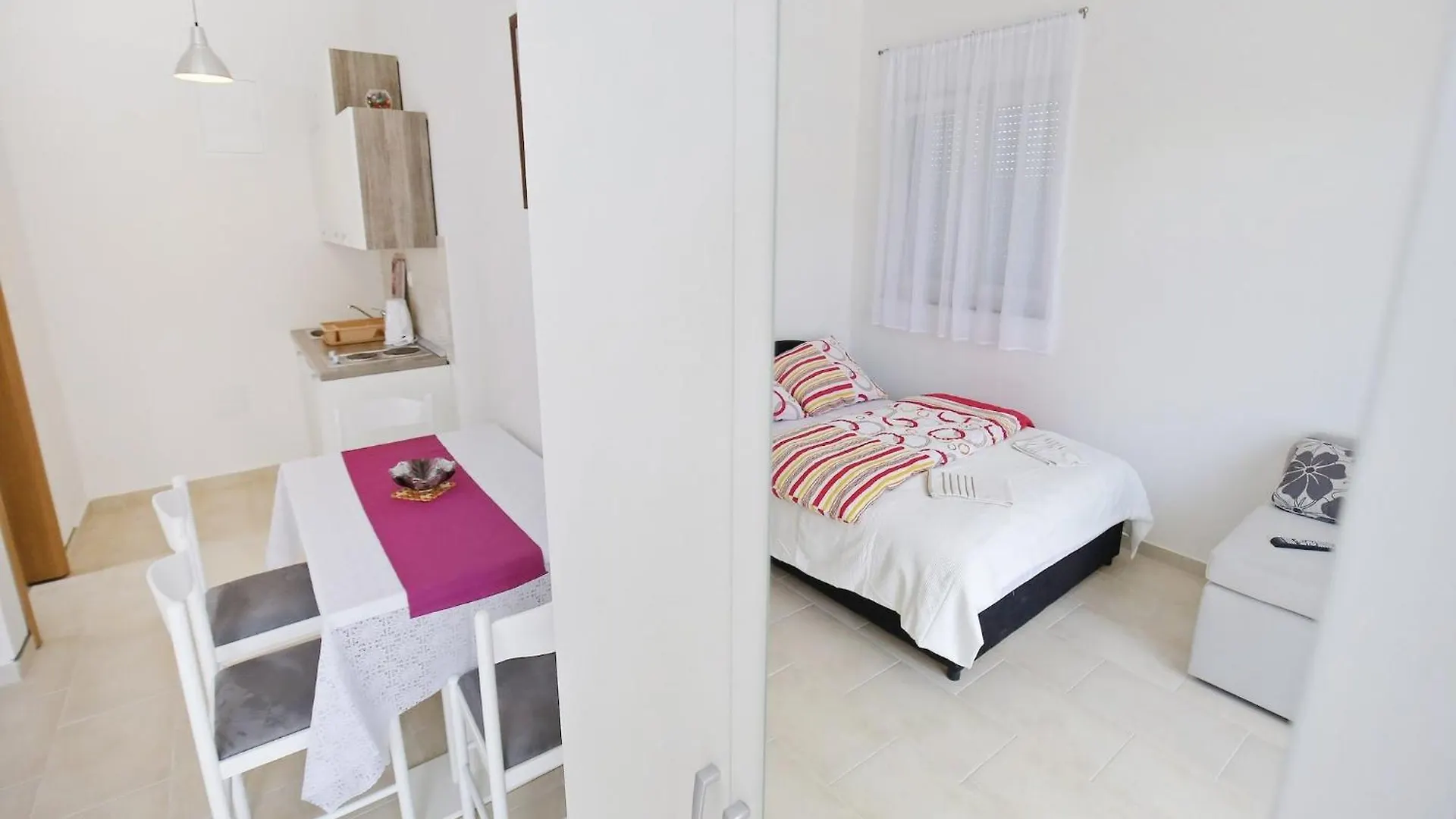 Apartments Kapetan - Two Bedroom Apartment With Terrace Sukošan
